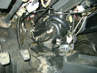 10 Подклеиваем кусочки и крепим саморезами.JPG